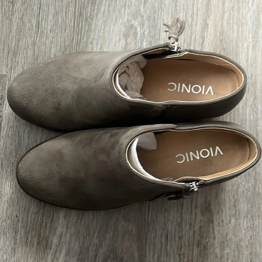 Vionic Serena Suede Ankle Boots in Gray Size 6 - Picture 11 of 13